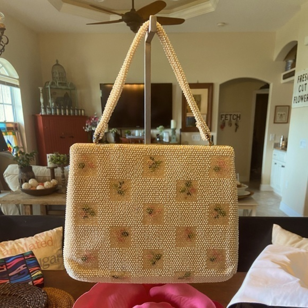 Vintage beaded snap handbag floral pattern with plenty of interior room - Picture 2 of 11